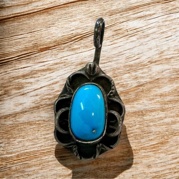 Vintage Native Sterling Turquoise Floral Pendant - Picture 5 of 10